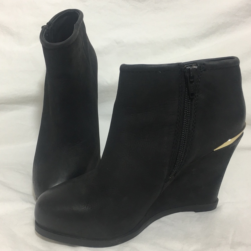 Black Leather Steve Madden Platform Booties size 7